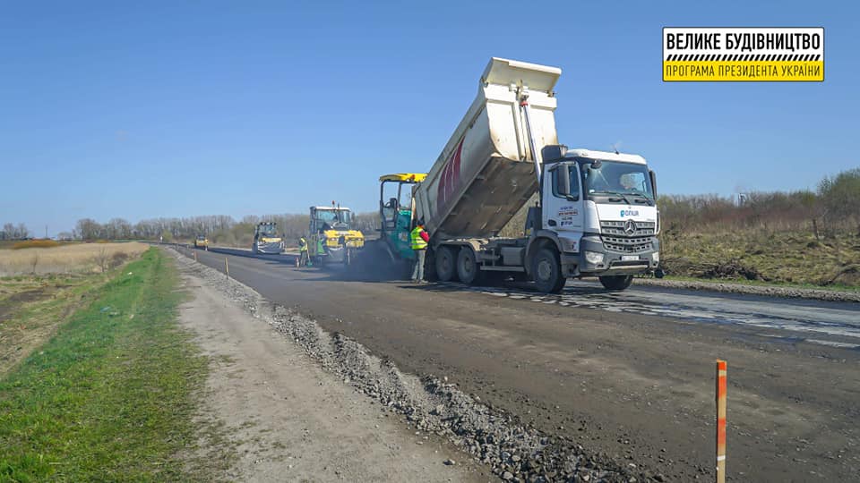Тернопіль; Тернопіль 2021; Тернопільська область; Тернопільщина; Україна; Володимир Труш; ОДА; Велике будівництво; Програма президента велике будівництво; Велике будівництво на Тернопільщині; Очільник ОДА; Труш Володимир; ОДА; Труш; Траса М-12; Дорога М-12; Ремонт дороги на Тернопільщині; Тернопіль; Кропивницький; Знам'янка; Козова; Смт; Смт Козова;