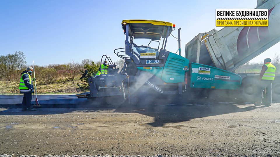 Тернопіль; Тернопіль 2021; Тернопільська область; Тернопільщина; Україна; Володимир Труш; ОДА; Велике будівництво; Програма президента велике будівництво; Велике будівництво на Тернопільщині; Очільник ОДА; Труш Володимир; ОДА; Труш; Траса М-12; Дорога М-12; Ремонт дороги на Тернопільщині; Тернопіль; Кропивницький; Знам'янка; Козова; Смт; Смт Козова;