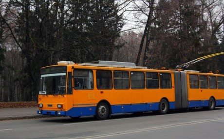 Тернопіль; Тернопіль 2021; Тернопільська область; Тернопільщина; Україна; Провідна неділя; 9 травня; День перемоги; 9 травня 2021; 9 травня Тернопіль; Кладовище; Цвинтар; Тернопільські кладовища; Тернопільське кладовище; Громадський транспорт в Тернополі; Громадський транспорт;